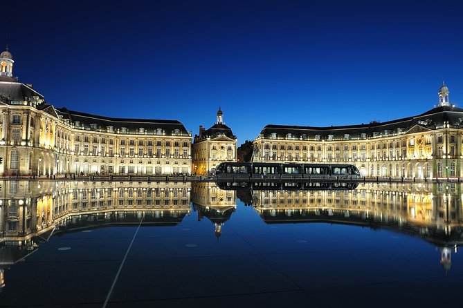 Walking guided tour at Bordeaux by night - Image 2
